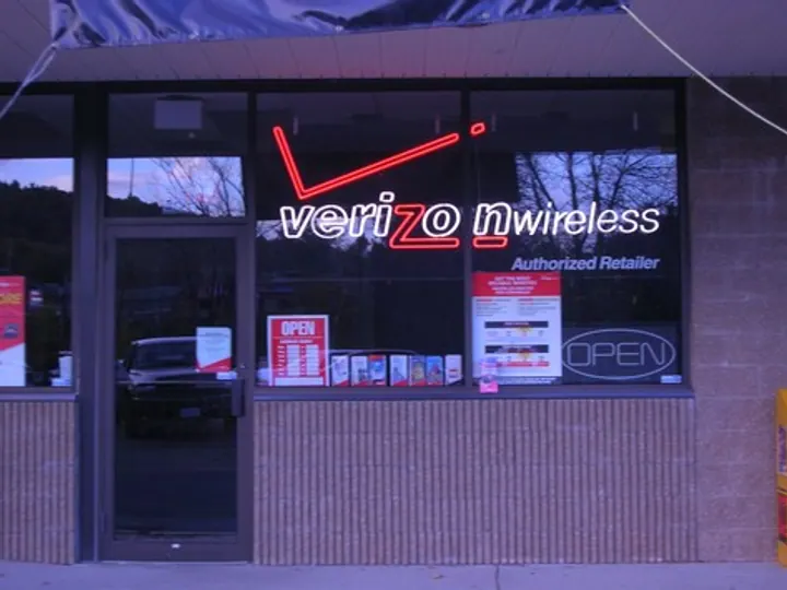 Amcaomm Wireless Verizon Neon — Neon by Hale Custom Signs