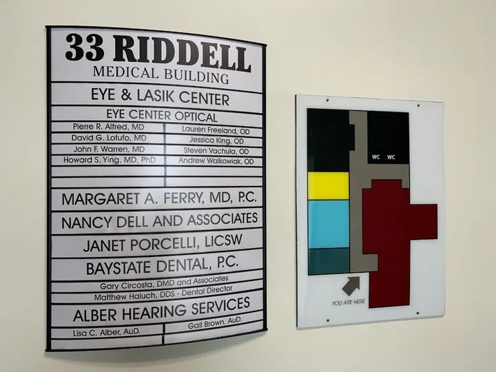 33 Riddell Street Medical Building — Directories by Hale Custom Signs