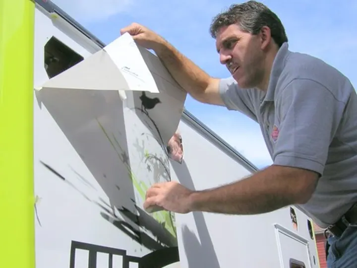 Hits Now 943 — How It’s Made by Hale Custom Signs
