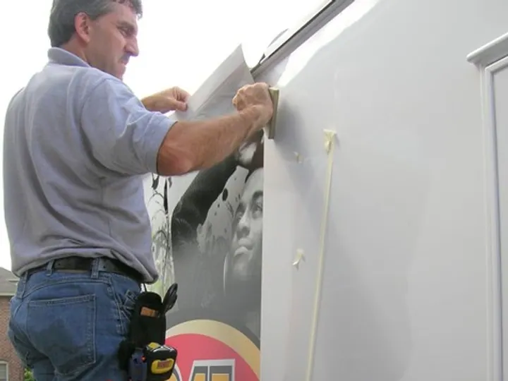 Hits Now 943 — How It’s Made by Hale Custom Signs